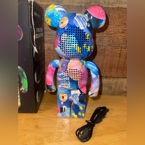 B5+ Wireless Graffiti Bear Bluetooth Speaker - Picture 6 of 6